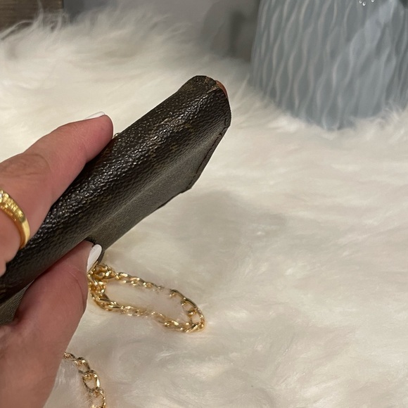 Authentic Louis Vuitton Kisslock Wallet On A Chain | MI1010 - Picture 13 of 16